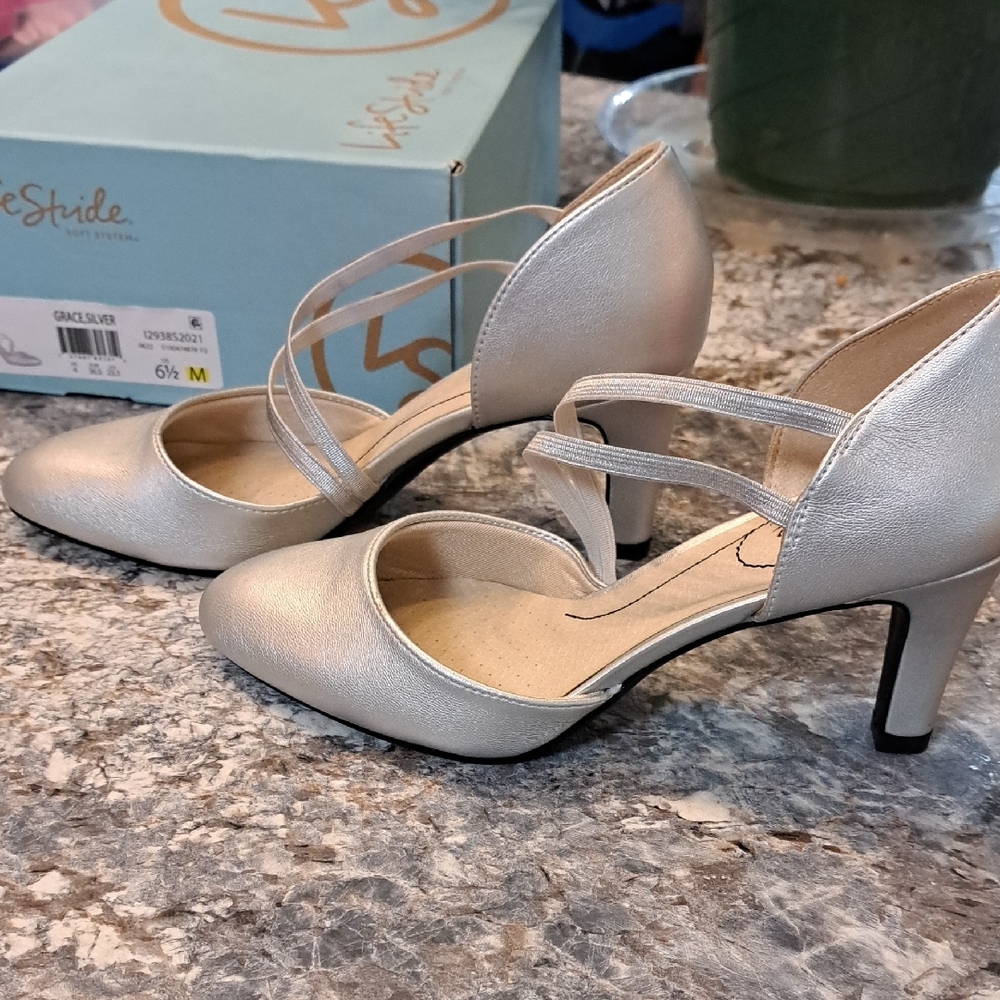 NWT Life Stride Women's Metallic Heels W/Box - Picture 6 of 6